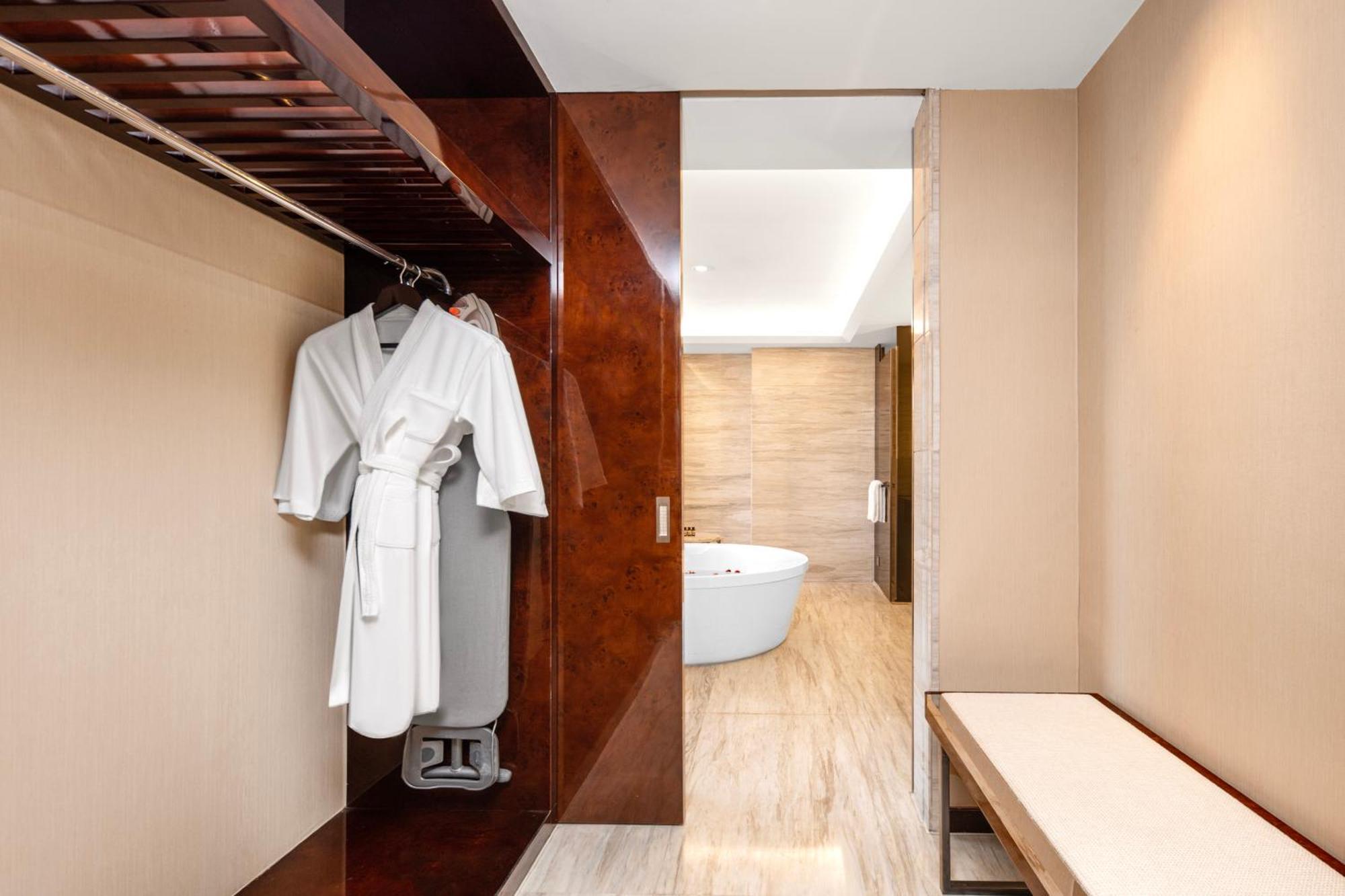 Wyndam Xuzhou East Hotel Exterior photo